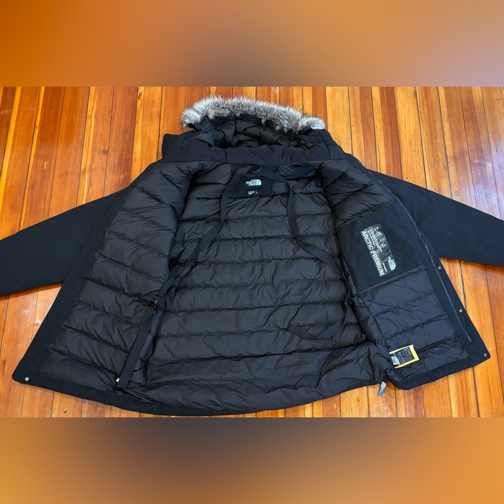 Brand new NORTH FACE puffer jackets new with tags never been worn